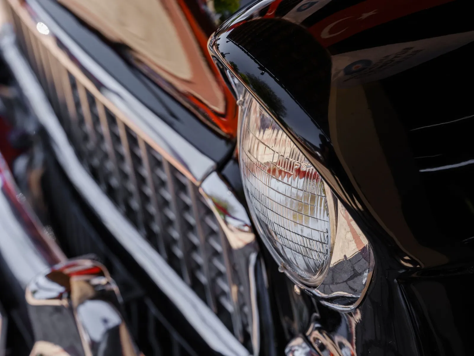 Deep gloss and reflection on protected automotive paint