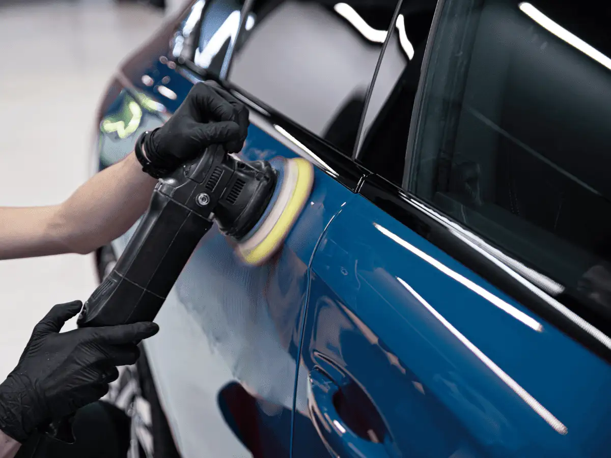 Paint correcting of a blue car